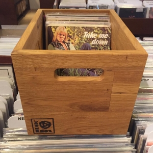 VINYLKRAT (7INCH SINGLES STORAGE BOX) - OAK WOOD (MUSIC BOX DESIGNS)