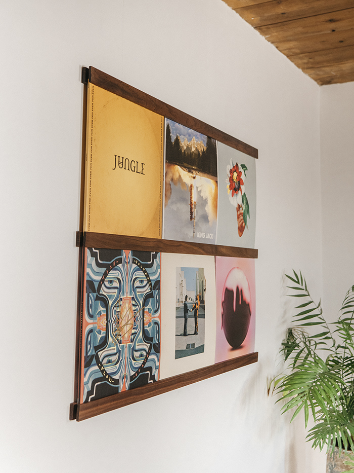 VINYL FRAME - WALNOOT LAK (MET CONCERTO LOGO)