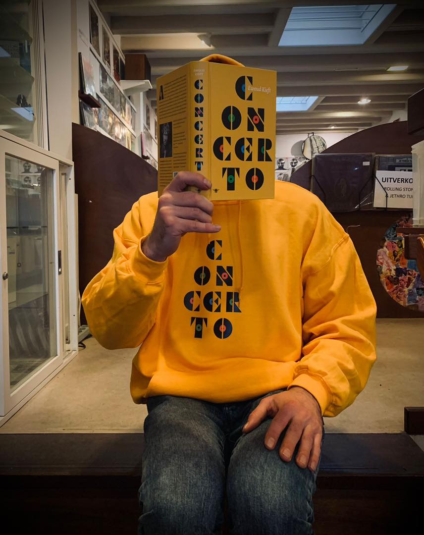 CONCERTO - CONCERTO HOODIE GEEL -LARGE-