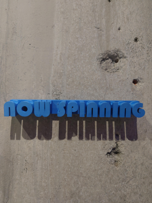 VINYL DISPLAY - NOW SPINNING BLAUW